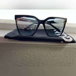 Quay Australia LEVEL UP Sunglasses Black Frame / Silver Turquoise Flash Lens